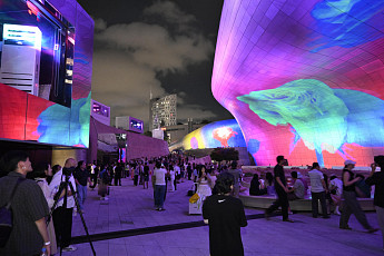 기네스 등재 '서울라이트 DDP' 마무리⋯서울시, 기세 몰아 이색 패션쇼 개최