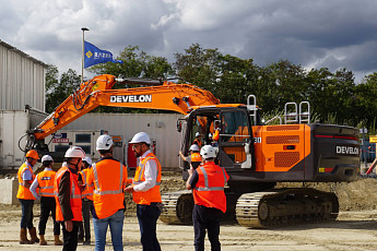 HD현대인프라코어, 굴착기 긴급제동 안전 기술 프랑스서 첫 시연