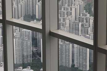 대출 막히자 증여·현금 거래 급증… 서울 부동산,  ‘현금 부자’만 웃었다