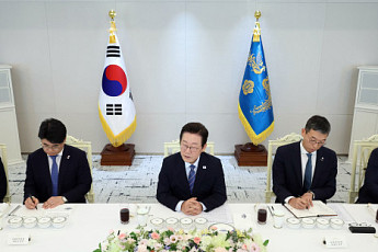 李대통령, 리서치센터장 만나 