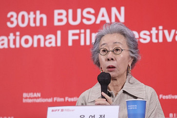 윤여정, 동성애 또 한번 지지⋯