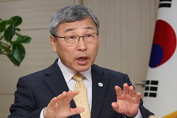 정근식 서울시교육감 “교사 정원 재조정 환영…정책 기조 대전환 촉구”