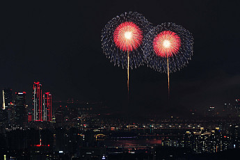 2025 서울세계불꽃축제 '사진기자가 좀더 고생하면 불꽃이 좀더 예쁩니다' [포토]
