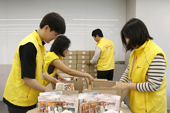 CJ프레시웨이, 추석 맞아 독거 어르신에 '효(孝) 선물 꾸러미' 전달