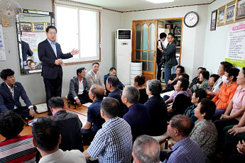 '추석' 김영록 전남도지사...광양 교촌마을 '현장 민심' 청취