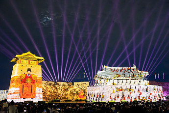 “빛으로 수원을 수놓다”…‘2025 수원화성 미디어아트’ 51만명 몰려