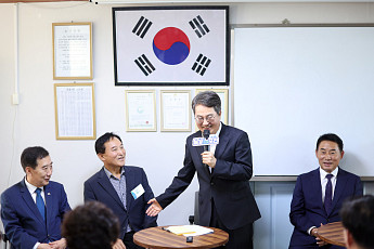 “해가 쨍쨍하면 돈 버는 마을” 김동연, 포천 마치미서 RE100 성공모델 강조