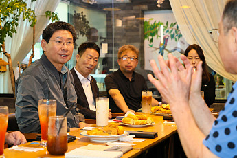 “현장에 답 있다”…이상일 용인특례시장, 기흥상인들과 차담회