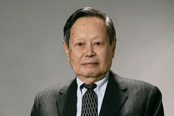‘중국 최초 노벨상’ 물리학 거목 양전닝 조국서 영면⋯향년 103세