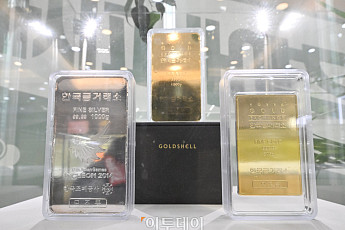 금값 치솟자 ‘가성비 투자’ 부상⋯은행권 은 상품 다시 늘린다