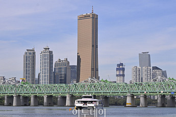 한강버스 4월 탑승객 7만 명 돌파, 누적 23만 명 즐겼다…5월 '서울숲 특별노선' 열려