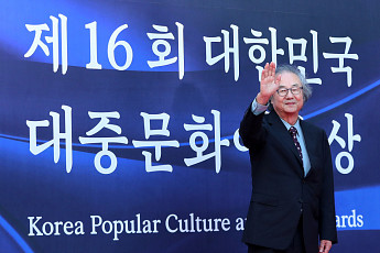 정동환, '건강이상설' 이순재ㆍ故전유성 떠올리며 울컥⋯