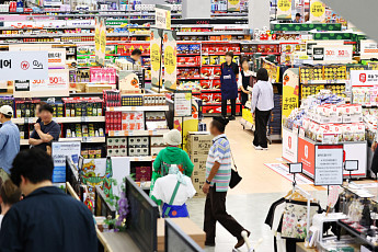 “규제 문턱 없애는 해외처럼....낡은 규제 손질 시급”[규제 리턴, 흔들리는 유통가]