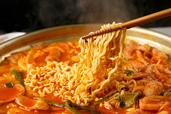 '2TV 생생정보' 오늘방송맛집- 배우 박상면 단골! 부대찌개 맛집 '보○○○'