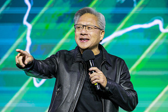 엔비디아, 젠슨 황 현금보상 목표 60억원…기본급 33% 인상