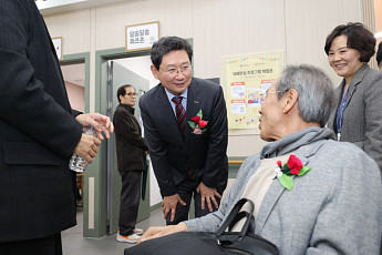 “어르신이 안심할 도시로”...이상일 시장, 치매예방·조기검진 강화, 용인 수지구 치매안심센터 개소