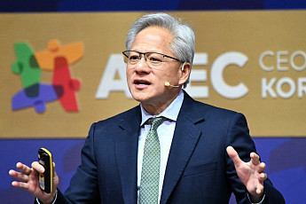 APEC 무대 중심에 선 젠슨 황…‘AI 제왕’에 세계가 주목 [APEC 순간들]