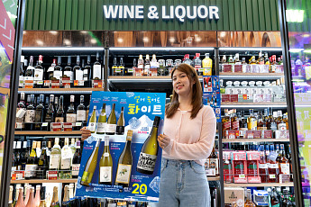 세븐일레븐, ‘얼죽화’ 트렌드에 가성비 화이트 와인 8종 기획전