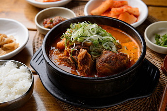 '2TV 생생정보' 오늘방송맛집- 가격파괴, 뼈해장국이 7000원대? '열○○'