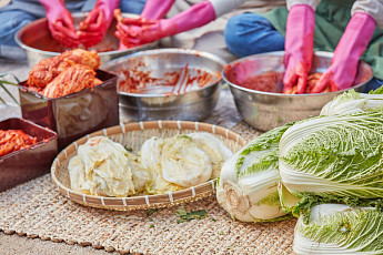 겨울 김장철 성큼…유통가 ’김장족·김포족’ 모시기 전쟁