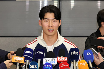 '월드시리즈 우승' 김혜성, 환한 얼굴로 금의환향⋯