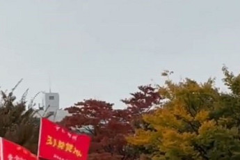 한강서 중국인들 군복 입고 단체 행진...“여기가 베이징이냐”