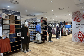 ‘꿈돌이 티셔츠 인기 예감’...지역色 입은 유니클로, 7년 만의 대전 신규 매장[가보니]