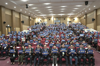 요양보호사 국회서 모여 “공휴일 유급휴일 수당 지급하라”