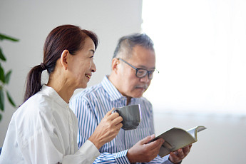 사이 나쁜 중년 부부 “2시간 반 넘게 같이 있으면 불편”