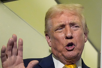 엡스타인 성(性)스캔들 확산⋯주고받은 이메일 절반에 '트럼프' 등장