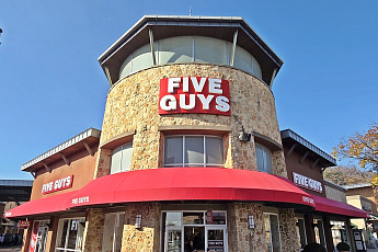 H&Q-한화갤러리아, 수익성 떨어진 '파이브가이즈' M&A 가격 조정 들어가나