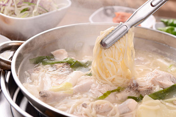 '2TV 생생정보' 오늘방송맛집- 결정적 한 수, 뜨끈한 닭 한마리 맛집 '한○○○'