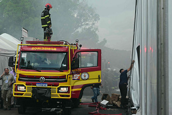 COP30 회의장 화재 탓 협상도 휘청… 일정 전면 차질