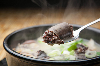 '2TV 생생정보' 오늘방송맛집- 스타의 고장, 배우 박재민의 순댓국 맛집 '백○○○'