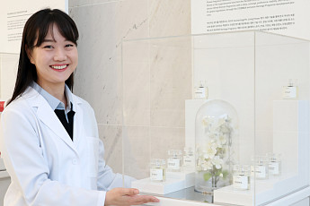 전연진 코스맥스 책임연구원 “궁궐·유적지서 찾은 21가지 향, K뷰티 깊이 더했죠”[미니 인터뷰]
