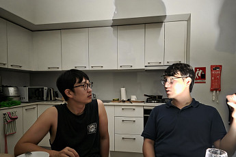 [르포]식사 중 '블랙아웃' 6번, 국립병원은 피도 버렸다…전력기근에 어두워진 삶[솔로몬제도의 빛]