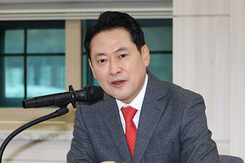 전문가 ”정년연장, 임금체계 개편 병행해야”…국힘 “청년 일자리 감소 없는 고용연장 필요”