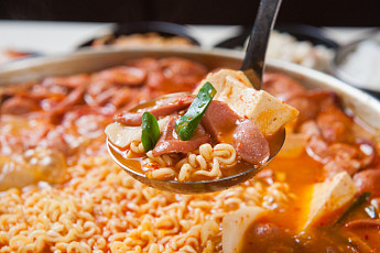 '2TV 생생정보' 오늘방송맛집- 장사의 신, 특별한 부대찌개 맛집 '부○○○'