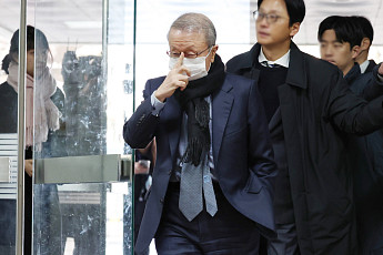 ‘횡령·배임 혐의’ 홍원식 전 남양유업 회장 항소심 시작…“손해 발생·관여 여부 쟁점”