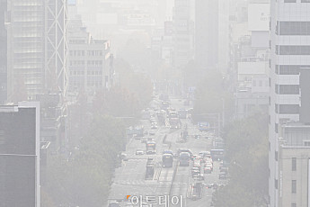 전국 곳곳 짙은 안개…미세먼지도 '나쁨'