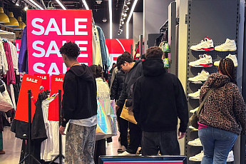 미국 소비자, 경제 불안에도 ‘블프’ 지갑 열었지만…‘소비 양극화’ 뚜렷