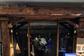 영하 강추위에도 따뜻한 ‘해방촌’...오텍캐리어, ‘캐리인더시티’ 매장 가보니 [르포]