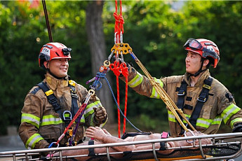 철강협회 철강사진 공모전에 1437작품 쇄도…최우수상은 '구조 훈련'