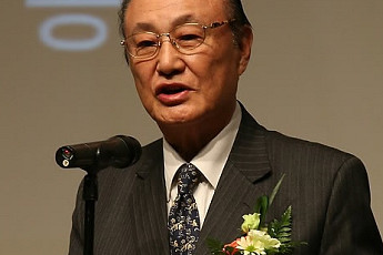 '엄태웅 장인' 원로배우 윤일봉 별세…향년 91세