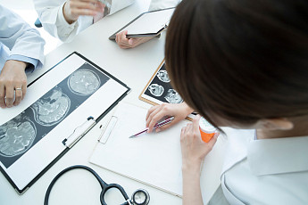 알츠하이머 치료제 레캠비, 중국서 접근성 확대 '파란불'