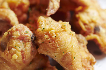 '2TV 생생정보' 오늘방송맛집- 스타의 고장, 코미디언 송영길의 통닭 맛집 '진○'