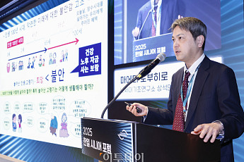 한일 시니어 포럼, 특별강연하는 마에다 노부히로 닛세이기초연구소 상석연구원 [포토]