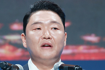 싸이, 3년간 수면제 대리 수령?⋯경찰 압수수색에 소속사 