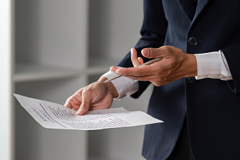 화장실 4시간 이용해 해고된 직장인…법원 