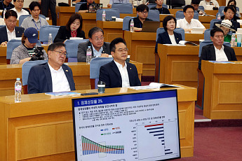 與 경제모임서 한경협에 ‘10대 규제 완화 과제’ 요청…상법 개정 협력 제안도